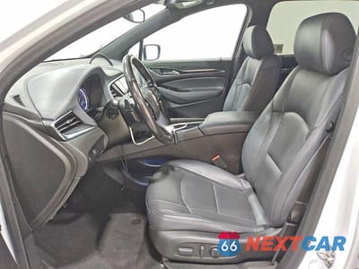 Zdjęcie 7 z 13 samochodu: 2023 BUICK ENCLAVE ESSENCE VIN:5GAERBKW0PJ260073 - miniatura