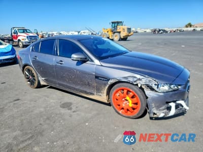 Czwarte zdjęcie samochodu z boku: 2017 JAGUAR XE PRESTIGE VIN:SAJAE4BV6HA957164 - miniatura