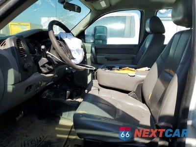 Zdjęcie 7 z 12 samochodu: 2014 CHEVROLET SILVERADO K3500 VIN:1GB4KZCGXEF117764 - miniatura
