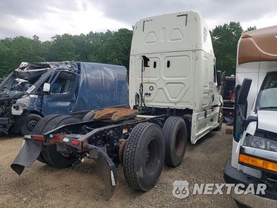 Trzecie zdjęcie samochodu z tyłu: 2018 FREIGHTLINER CASCADIA SEMI TRUCK VIN:3AKJHHDR7JSKC8414 - miniatura