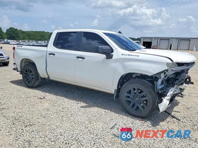 Czwarte zdjęcie samochodu z boku: 2026 CHEVROLET SILVERADO K1500 CUSTOM VIN:3GCPKBEK6TG172712 - miniatura