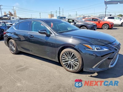 Czwarte zdjęcie samochodu z boku: 2025 LEXUS ES 300H BASE VIN:58ADA1C13SU072061 - miniatura