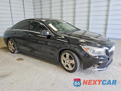 Czwarte zdjęcie samochodu z boku: 2015 MERCEDES-BENZ CLA 250 VIN:WDDSJ4EBXFN179124 - miniatura