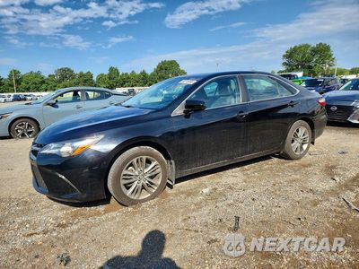 2015 TOYOTA CAMRY SE 4T1BF1FK1FU498020 - główne zdjęcie licytacji z USA - miniatura