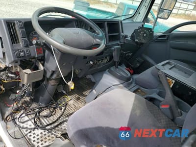 Zdjęcie 8 z 14 samochodu: 2014 ISUZU NPR HD BOX TRUCK VIN:54DC4W1B5ES804340 - miniatura