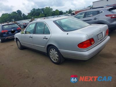Drugie zdjęcie samochodu z przodu: 1996 MERCEDES-BENZ E 320 VIN:WDBJF55F5TJ013532 - miniatura