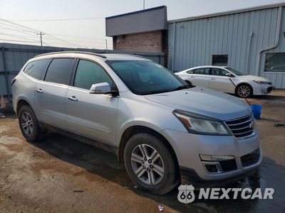 Czwarte zdjęcie samochodu z boku: 2017 CHEVROLET TRAVERSE LT VIN:1GNKRGKD7HJ112377 - miniatura