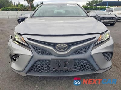 Piąte zdjęcie samochodu w środku: 2018 TOYOTA CAMRY SE VIN:4T1B11HK8JU658253 - miniatura
