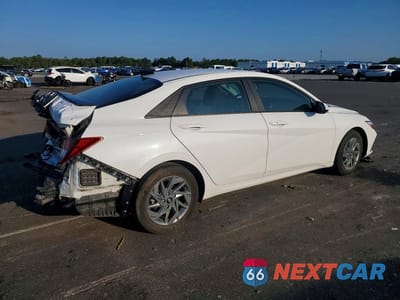 Trzecie zdjęcie samochodu z tyłu: 2024 HYUNDAI ELANTRA SEL VIN:KMHLM4DG5RU637175 - miniatura