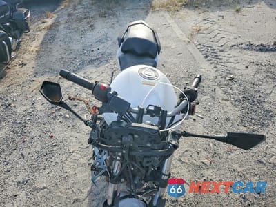 Piąte zdjęcie samochodu w środku: 2012 YAMAHA FZ6 R VIN:JYARJ18E5CA009412 - miniatura