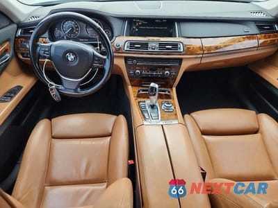 Zdjęcie 8 z 12 samochodu: 2013 BMW 750 I VIN:WBAYA8C55DD228027 - miniatura