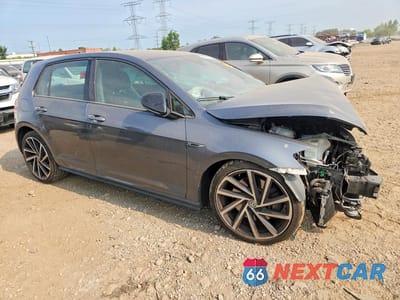 Czwarte zdjęcie samochodu z boku: 2018 VOLKSWAGEN GOLF R VIN:WVWWF7AU8JW063915 - miniatura