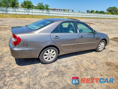 Trzecie zdjęcie samochodu z tyłu: 2002 TOYOTA CAMRY XLE V6 VIN:4T1BF30K32U526902 - miniatura