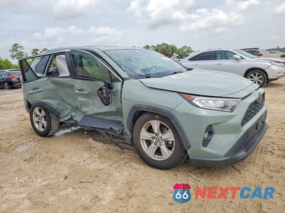 Czwarte zdjęcie samochodu z boku: 2021 TOYOTA RAV4 XLE VIN:JTMW1RFV9MD074580 - miniatura