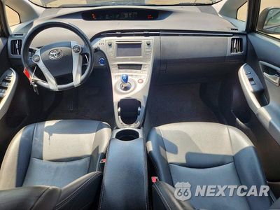 Zdjęcie 8 z 12 samochodu: 2015 TOYOTA PRIUS FOUR VIN:JTDKN3DU7F1896180 - miniatura