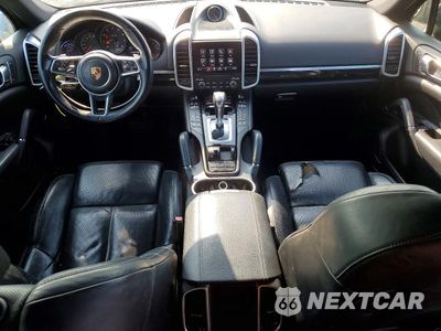 Zdjęcie 8 z 13 samochodu: 2017 PORSCHE CAYENNE VIN:WP1AA2A25HKA85543 - miniatura