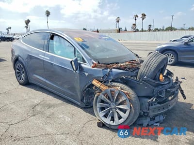Czwarte zdjęcie samochodu z boku: 2018 TESLA MODEL X VIN:5YJXCBE29JF088111 - miniatura