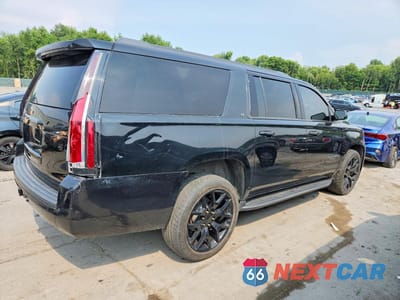 Trzecie zdjęcie samochodu z tyłu: 2019 CHEVROLET SUBURBAN K1500 LT VIN:1GNSKHKCXKR113663 - miniatura