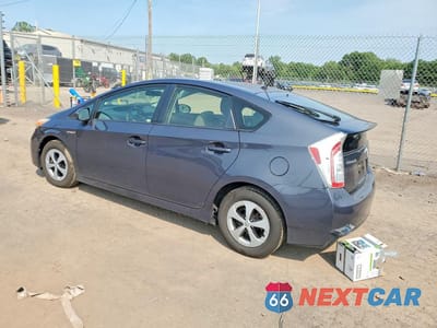 Drugie zdjęcie samochodu z przodu: 2013 TOYOTA PRIUS TWO VIN:JTDKN3DU7D5699211 - miniatura