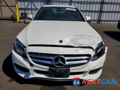 Piąte zdjęcie samochodu w środku: 2018 MERCEDES-BENZ C 300 VIN:55SWF4JB8JU274869 - miniatura