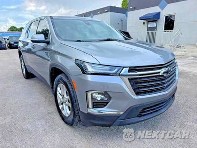 Czwarte zdjęcie samochodu z boku: 2023 CHEVROLET TRAVERSE LS VIN:1GNERFKW3PJ223449 - miniatura
