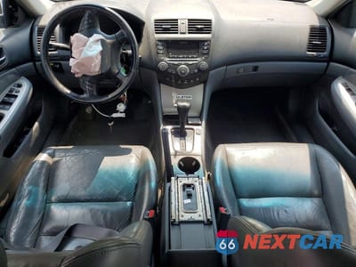 Zdjęcie 8 z 12 samochodu: 2005 HONDA ACCORD VIN:1HGCM56825A022189 - miniatura