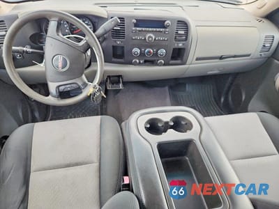 Zdjęcie 8 z 12 samochodu: 2008 GMC SIERRA C1500 VIN:2GTEC13C681146105 - miniatura