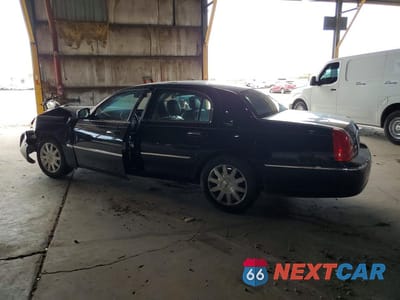 Drugie zdjęcie samochodu z przodu: 2009 LINCOLN TOWN CAR SIGNATURE LIMITED VIN:2LNHM82V09X610697 - miniatura
