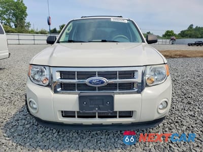 Piąte zdjęcie samochodu w środku: 2010 FORD ESCAPE XLT VIN:1FMCU0D76AKD48198 - miniatura
