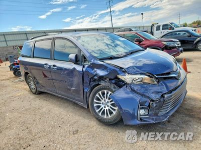 Czwarte zdjęcie samochodu z boku: 2019 TOYOTA SIENNA XLE 8-PASSENGER VIN:5TDYZ3DC5KS976600 - miniatura
