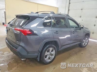 Trzecie zdjęcie samochodu z tyłu: 2025 TOYOTA RAV4 HYBRID XLE VIN:4T3RWRFV6SU172142 - miniatura