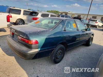 Trzecie zdjęcie samochodu z tyłu: 1998 TOYOTA CAMRY LE VIN:JT2BG22K0W0159004 - miniatura