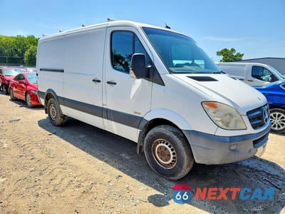 Czwarte zdjęcie samochodu z boku: 2012 MERCEDES-BENZ SPRINTER 2500 DELIVERY VAN VIN:WD3PE7CC7C5622286 - miniatura