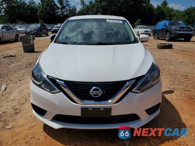 Piąte zdjęcie samochodu w środku: 2018 NISSAN SENTRA S VIN:3N1AB7AP2JY328713 - miniatura