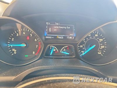 Zdjęcie 9 z 13 samochodu: 2019 FORD ESCAPE SE VIN:1FMCU9GD5KUA13901 - miniatura