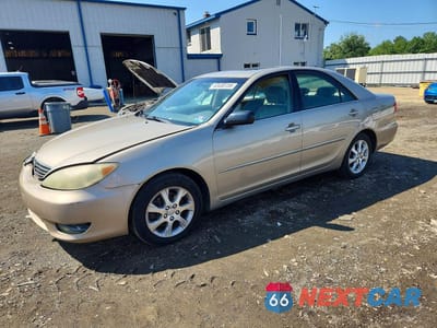 2005 TOYOTA CAMRY XLE V6 4T1BF30K65U102845 - główne zdjęcie licytacji z USA - miniatura
