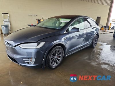 2018 TESLA MODEL X 5YJXCDE44JF081127 - główne zdjęcie licytacji z USA - miniatura