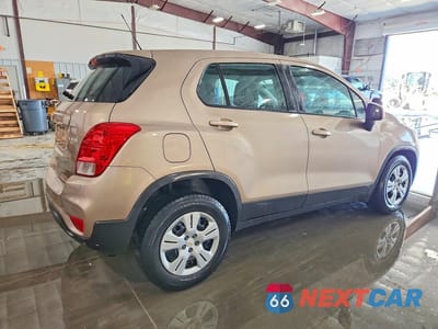Trzecie zdjęcie samochodu z tyłu: 2018 CHEVROLET TRAX LS VIN:3GNCJKSB9JL403832 - miniatura