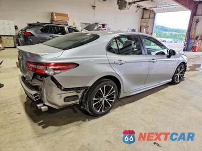 Trzecie zdjęcie samochodu z tyłu: 2019 TOYOTA CAMRY SE VIN:4T1B11HK6KU729242 - miniatura