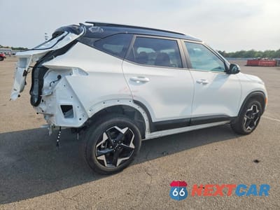 Trzecie zdjęcie samochodu z tyłu: 2025 KIA SELTOS S VIN:KNDEUCAA0S7731332 - miniatura