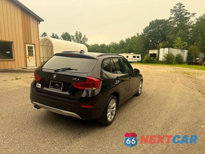 Czwarte zdjęcie samochodu z boku: 2014 BMW X1 XDRIVE28I VIN:WBAVL1C57EVY21727 - miniatura