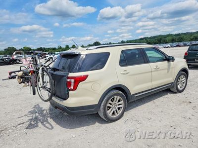 Trzecie zdjęcie samochodu z tyłu: 2018 FORD EXPLORER XLT VIN:1FM5K8D83JGB94106 - miniatura