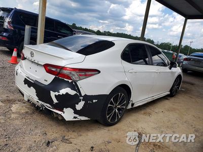 Trzecie zdjęcie samochodu z tyłu: 2018 TOYOTA CAMRY SE VIN:4T1B11HK2JU085785 - miniatura