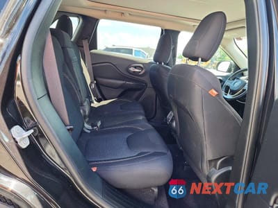 Zdjęcie 11 z 13 samochodu: 2016 JEEP CHEROKEE LATITUDE VIN:1C4PJLCS1GW362226 - miniatura