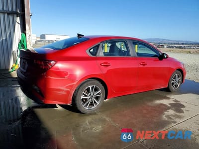 Trzecie zdjęcie samochodu z tyłu: 2023 KIA FORTE LXS VIN:3KPF24AD3PE589592 - miniatura