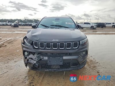 Piąte zdjęcie samochodu w środku: 2023 JEEP COMPASS LATITUDE VIN:3C4NJDBNXPT519492 - miniatura