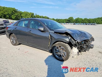 Czwarte zdjęcie samochodu z boku: 2024 HYUNDAI ELANTRA SEL VIN:KMHLM4DG1RU674496 - miniatura