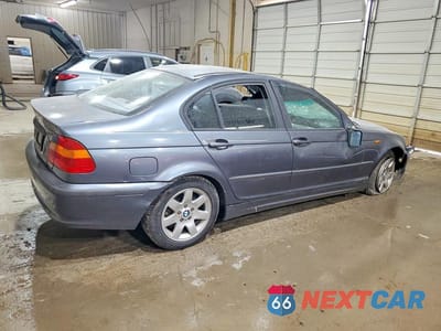 Trzecie zdjęcie samochodu z tyłu: 2002 BMW 325 I VIN:WBAEV33442KL72601 - miniatura