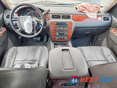 Zdjęcie 8 z 12 samochodu: 2010 CHEVROLET SUBURBAN K1500 LT VIN:1GNUKJE39AR158121 - miniatura
