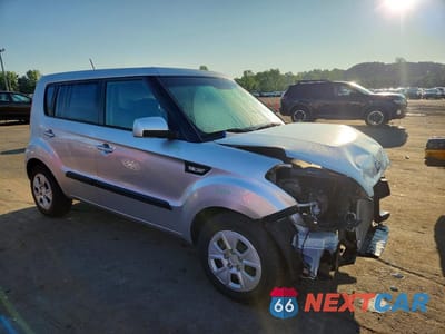 Czwarte zdjęcie samochodu z boku: 2012 KIA SOUL BASE VIN:KNDJT2A51C7383847 - miniatura